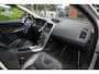 Volvo XC60 2.4D Momentum Dakspoiler Multifunctioneel stuurwiel Emergency braking Parkeersensoren achter