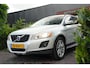 Volvo XC60 2.4D Momentum Dakspoiler Multifunctioneel stuurwiel Emergency braking Parkeersensoren achter