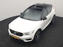 Volvo XC40 T5 Recharge R-Design PHEV 262pk | Panodak | Adaptive Cruise | Camera | Alcantara Sportstoelen Memory & Verwarmd | Stuur Verwarmd | Keyless | BLIS | Apple Carplay | Navigatie | DAB | 20"L.M | Plug in Hybrid |