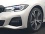 BMW 3-Serie Touring 330e M Sport PHEV 293pk Dealer O.H. | Panodak | Laser LED | Head Up | Adaptief Onderstel | Camera | Lederen Sportstoelen & Stuur Verwarmd | Sfeerverlichting | Keyless | BLIS | Apple Carplay | Virtual | Navigatie | DAB | Plug In Hybrid |