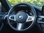 BMW 5-Serie Touring 530e Business Edition Plus | M-Pakket | Panoramadak | Trekhaak | Camera | Sfeerverlichting | NL-Auto |