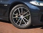 BMW 5-Serie Touring 530e Business Edition Plus | M-Pakket | Panoramadak | Trekhaak | Camera | Sfeerverlichting | NL-Auto |