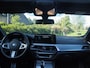 BMW 5-Serie Touring 530e Business Edition Plus | M-Pakket | Panoramadak | Trekhaak | Camera | Sfeerverlichting | NL-Auto |