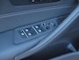 BMW 5-Serie Touring 530e Business Edition Plus | M-Pakket | Panoramadak | Trekhaak | Camera | Sfeerverlichting | NL-Auto |