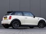 MINI Cooper 3-Deurs 1.5 Serious Business Cruise controle, airco en licht metalen wielen