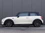 MINI Cooper 3-Deurs 1.5 Serious Business Cruise controle, airco en licht metalen wielen