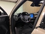 Volvo XC40 B4 Plus Dark | Schuifdak | Trekhaak | Harman Kardon | Adaptieve Cruise Control | Bestuurdersstoel elektrisch geheugen | Stoel en Stuurwielverwarming | Parkeercamera | 18 Inch | Passagiersstoel elektrisch | Microtech / alcantara bekleding met wit stiksel en bies | Zitting verlenging voorstoelen | Pilot Assist | BLIS Dode Hoek Detectie | Google Infotainment | Keyless Drive | Parkeersensoren voor+achter | Privacy Glass | Elektrisch bedienbare achterklep | Draadloos telefoon opladen | DAB Radio | Apple Carplay/Android Auto | Volvo On Call met mobiele App functie | Sand Dune Metallic |
