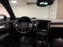 Volvo XC40 B4 Plus Dark | Schuifdak | Trekhaak | Harman Kardon | Adaptieve Cruise Control | Bestuurdersstoel elektrisch geheugen | Stoel en Stuurwielverwarming | Parkeercamera | 18 Inch | Passagiersstoel elektrisch | Microtech / alcantara bekleding met wit stiksel en bies | Zitting verlenging voorstoelen | Pilot Assist | BLIS Dode Hoek Detectie | Google Infotainment | Keyless Drive | Parkeersensoren voor+achter | Privacy Glass | Elektrisch bedienbare achterklep | Draadloos telefoon opladen | DAB Radio | Apple Carplay/Android Auto | Volvo On Call met mobiele App functie | Sand Dune Metallic |