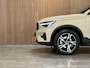 Volvo XC40 B4 Plus Dark | Schuifdak | Trekhaak | Harman Kardon | Adaptieve Cruise Control | Bestuurdersstoel elektrisch geheugen | Stoel en Stuurwielverwarming | Parkeercamera | 18 Inch | Passagiersstoel elektrisch | Microtech / alcantara bekleding met wit stiksel en bies | Zitting verlenging voorstoelen | Pilot Assist | BLIS Dode Hoek Detectie | Google Infotainment | Keyless Drive | Parkeersensoren voor+achter | Privacy Glass | Elektrisch bedienbare achterklep | Draadloos telefoon opladen | DAB Radio | Apple Carplay/Android Auto | Volvo On Call met mobiele App functie | Sand Dune Metallic |