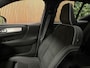 Volvo XC40 B4 Plus Dark | Schuifdak | Trekhaak | Harman Kardon | Adaptieve Cruise Control | Bestuurdersstoel elektrisch geheugen | Stoel en Stuurwielverwarming | Parkeercamera | 18 Inch | Passagiersstoel elektrisch | Microtech / alcantara bekleding met wit stiksel en bies | Zitting verlenging voorstoelen | Pilot Assist | BLIS Dode Hoek Detectie | Google Infotainment | Keyless Drive | Parkeersensoren voor+achter | Privacy Glass | Elektrisch bedienbare achterklep | Draadloos telefoon opladen | DAB Radio | Apple Carplay/Android Auto | Volvo On Call met mobiele App functie | Sand Dune Metallic |