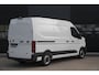 Renault Master E-Tech T35 L2H2 Advance Long Range 87 kWh 143pk - Navi - Camera - Betimmering - Trekhaak - 270 GR deuren - Rijklaar