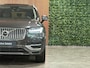 Volvo XC90 T8 AWD Recharge Ultra Ultimate Bright | Bowers & Wilkins | Luchtvering | Trekhaak | 360 Camera | Head-Up Display | 455pk | Adaptieve Cruise Control | Stoelverwarming voor+achter | Stuurwielverwarming | Schuifdak | 22 Inch | Full LED  Meesturende koplampen | Standkachel met Volvo On Call App | Pilot Assist | BLIS Dode Hoek Detectie | Alcantara hemelbekleding | Lederen handgrepen en zonnekleppen | Elektrische voorstoelen geheugen | Nappa Lederen bekleding | Zitting verlenging voorstoelen | Lederen Dashboard | Google Infotainment | Keyless Drive | Parkeersensoren voor+achter | Privacy Glass | Elektrisch bedienbare achterklep | Geïntegreerde zongordijnen achterportieren | Geïntegreerd kinderzitje achterin | 7-Persoons | 4-Zone Climate Control | DAB Radio | Apple Carplay/Android Auto | Draadloos telefoon opladen | Volvo On Call met mobiele App functie | Platinum Grey Metallic |