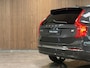 Volvo XC90 T8 AWD Recharge Ultra Ultimate Bright | Bowers & Wilkins | Luchtvering | Trekhaak | 360 Camera | Head-Up Display | 455pk | Adaptieve Cruise Control | Stoelverwarming voor+achter | Stuurwielverwarming | Schuifdak | 22 Inch | Full LED  Meesturende koplampen | Standkachel met Volvo On Call App | Pilot Assist | BLIS Dode Hoek Detectie | Alcantara hemelbekleding | Lederen handgrepen en zonnekleppen | Elektrische voorstoelen geheugen | Nappa Lederen bekleding | Zitting verlenging voorstoelen | Lederen Dashboard | Google Infotainment | Keyless Drive | Parkeersensoren voor+achter | Privacy Glass | Elektrisch bedienbare achterklep | Geïntegreerde zongordijnen achterportieren | Geïntegreerd kinderzitje achterin | 7-Persoons | 4-Zone Climate Control | DAB Radio | Apple Carplay/Android Auto | Draadloos telefoon opladen | Volvo On Call met mobiele App functie | Platinum Grey Metallic |