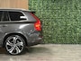 Volvo XC90 T8 AWD Recharge Ultra Ultimate Bright | Bowers & Wilkins | Luchtvering | Trekhaak | 360 Camera | Head-Up Display | 455pk | Adaptieve Cruise Control | Stoelverwarming voor+achter | Stuurwielverwarming | Schuifdak | 22 Inch | Full LED  Meesturende koplampen | Standkachel met Volvo On Call App | Pilot Assist | BLIS Dode Hoek Detectie | Alcantara hemelbekleding | Lederen handgrepen en zonnekleppen | Elektrische voorstoelen geheugen | Nappa Lederen bekleding | Zitting verlenging voorstoelen | Lederen Dashboard | Google Infotainment | Keyless Drive | Parkeersensoren voor+achter | Privacy Glass | Elektrisch bedienbare achterklep | Geïntegreerde zongordijnen achterportieren | Geïntegreerd kinderzitje achterin | 7-Persoons | 4-Zone Climate Control | DAB Radio | Apple Carplay/Android Auto | Draadloos telefoon opladen | Volvo On Call met mobiele App functie | Platinum Grey Metallic |