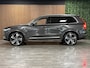 Volvo XC90 T8 AWD Recharge Ultra Ultimate Bright | Bowers & Wilkins | Luchtvering | Trekhaak | 360 Camera | Head-Up Display | 455pk | Adaptieve Cruise Control | Stoelverwarming voor+achter | Stuurwielverwarming | Schuifdak | 22 Inch | Full LED  Meesturende koplampen | Standkachel met Volvo On Call App | Pilot Assist | BLIS Dode Hoek Detectie | Alcantara hemelbekleding | Lederen handgrepen en zonnekleppen | Elektrische voorstoelen geheugen | Nappa Lederen bekleding | Zitting verlenging voorstoelen | Lederen Dashboard | Google Infotainment | Keyless Drive | Parkeersensoren voor+achter | Privacy Glass | Elektrisch bedienbare achterklep | Geïntegreerde zongordijnen achterportieren | Geïntegreerd kinderzitje achterin | 7-Persoons | 4-Zone Climate Control | DAB Radio | Apple Carplay/Android Auto | Draadloos telefoon opladen | Volvo On Call met mobiele App functie | Platinum Grey Metallic |