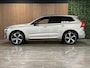 Volvo XC60 T6 AWD Recharge Plus Dark | Trekhaak | Harman Kardon | Adaptieve Cruise Control | Stoelverwarming voor+achter | Stuurwielverwarming | Full LED Meesturende koplampen | Parkeercamera | Pilot Assist | BLIS Dode Hoek Detectie | Standkachel met Volvo On Call App | Elektrische voorstoelen geheugen | R-Design Contour stoelen met wit stiksel en bies | Zitting verlenging voorstoelen | Schuifdak | 21 Inch | Google Infotainment | Keyless Drive | Parkeersensoren voor+achter | Elektrisch bedienbare achterklep | DAB Radio | Apple Carplay/Android Auto | Draadloos telefoon opladen | Volvo On Call met mobiele App functie | Silver Dawn Metallic |