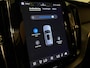 Volvo XC60 T6 AWD Recharge Plus Dark | Trekhaak | Harman Kardon | Adaptieve Cruise Control | Stoelverwarming voor+achter | Stuurwielverwarming | Full LED Meesturende koplampen | Parkeercamera | Pilot Assist | BLIS Dode Hoek Detectie | Standkachel met Volvo On Call App | Elektrische voorstoelen geheugen | R-Design Contour stoelen met wit stiksel en bies | Zitting verlenging voorstoelen | Schuifdak | 21 Inch | Google Infotainment | Keyless Drive | Parkeersensoren voor+achter | Elektrisch bedienbare achterklep | DAB Radio | Apple Carplay/Android Auto | Draadloos telefoon opladen | Volvo On Call met mobiele App functie | Silver Dawn Metallic |