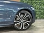 Volvo V90 T8 AWD Recharge Ultimate Dark | Bowers & Wilkins | Luchtvering | Stoelventilatie | Schuifdak | Head-Up Display | Stoelmassage | 455pk | Adaptieve Cruise Control | Stoelverwarming voor+achter | Stuurwielverwarming | 20 Inch | Full LED  Meesturende koplampen | Parkeercamera | Pilot Assist | BLIS Dode Hoek Detectie | Elektrische voorstoelen geheugen | Nappa Lederen bekleding | Zitting verlenging voorstoelen | Lederen Dashboard | Google Infotainment | Keyless Drive | Parkeersensoren voor+achter | Privacy Glass | Elektrisch bedienbare achterklep | Geïntegreerde zongordijnen achterportieren | DAB Radio | Apple Carplay/Android Auto | Volvo On Call met mobiele App functie | Denim Blue Metallic |