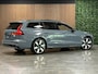 Volvo V60 T6 AWD Recharge Plus Dark | Schuifdak | 360 Camera | Harman Kardon | Adaptieve Cruise Control | Stoelverwarming voor+achter | Stuurwielverwarming | Full LED Meesturende koplampen | Pilot Assist | BLIS Dode Hoek Detectie | Elektrische voorstoelen geheugen | R-Design Contour Stoelen met wit stiksel en bies | Zitting verlenging voorstoelen | 19 Inch | Google Infotainment | Keyless Drive | Parkeersensoren voor+achter | Privacy Glass | Elektrisch bedienbare achterklep | DAB Radio | Apple Carplay/Android Auto | Volvo On Call met mobiele App functie | Thunder Grey Metallic |