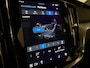 Volvo V60 T6 AWD Recharge Plus Dark | Schuifdak | 360 Camera | Harman Kardon | Adaptieve Cruise Control | Stoelverwarming voor+achter | Stuurwielverwarming | Full LED Meesturende koplampen | Pilot Assist | BLIS Dode Hoek Detectie | Elektrische voorstoelen geheugen | R-Design Contour Stoelen met wit stiksel en bies | Zitting verlenging voorstoelen | 19 Inch | Google Infotainment | Keyless Drive | Parkeersensoren voor+achter | Privacy Glass | Elektrisch bedienbare achterklep | DAB Radio | Apple Carplay/Android Auto | Volvo On Call met mobiele App functie | Thunder Grey Metallic |