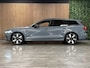 Volvo V60 T6 AWD Recharge Plus Dark | Schuifdak | 360 Camera | Harman Kardon | Adaptieve Cruise Control | Stoelverwarming voor+achter | Stuurwielverwarming | Full LED Meesturende koplampen | Pilot Assist | BLIS Dode Hoek Detectie | Elektrische voorstoelen geheugen | R-Design Contour Stoelen met wit stiksel en bies | Zitting verlenging voorstoelen | 19 Inch | Google Infotainment | Keyless Drive | Parkeersensoren voor+achter | Privacy Glass | Elektrisch bedienbare achterklep | DAB Radio | Apple Carplay/Android Auto | Volvo On Call met mobiele App functie | Thunder Grey Metallic |