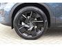 Volvo XC40 B4 211PK Plus Black Edition / Adaptive Cruise control / 360 Camera / Extra getint glas / 20'' velgen / Harman Kardon / Elektrisch verstelbare stoelen met geheugen / Stoel- en stuurverwarming / Elektrisch panorama schuifdak / Trekhaak elektrisch uitklapbaar