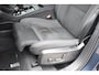 Volvo XC40 B4 211PK Plus Black Edition / Adaptive Cruise control / 360 Camera / Extra getint glas / 20'' velgen / Harman Kardon / Elektrisch verstelbare stoelen met geheugen / Stoel- en stuurverwarming / Elektrisch panorama schuifdak / Trekhaak elektrisch uitklapbaar