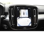 Volvo XC40 B4 211PK Plus Black Edition / Adaptive Cruise control / 360 Camera / Extra getint glas / 20'' velgen / Harman Kardon / Elektrisch verstelbare stoelen met geheugen / Stoel- en stuurverwarming / Elektrisch panorama schuifdak / Trekhaak elektrisch uitklapbaar