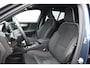 Volvo XC40 B4 211PK Plus Black Edition / Adaptive Cruise control / 360 Camera / Extra getint glas / 20'' velgen / Harman Kardon / Elektrisch verstelbare stoelen met geheugen / Stoel- en stuurverwarming / Elektrisch panorama schuifdak / Trekhaak elektrisch uitklapbaar