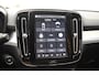 Volvo XC40 B4 211PK Plus Black Edition / Adaptive Cruise control / 360 Camera / Extra getint glas / 20'' velgen / Harman Kardon / Elektrisch verstelbare stoelen met geheugen / Stoel- en stuurverwarming / Elektrisch panorama schuifdak / Trekhaak elektrisch uitklapbaar
