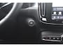Volvo XC40 B4 211PK Plus Black Edition / Adaptive Cruise control / 360 Camera / Extra getint glas / 20'' velgen / Harman Kardon / Elektrisch verstelbare stoelen met geheugen / Stoel- en stuurverwarming / Elektrisch panorama schuifdak / Trekhaak elektrisch uitklapbaar