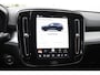 Volvo XC40 B4 211PK Plus Black Edition / Adaptive Cruise control / 360 Camera / Extra getint glas / 20'' velgen / Harman Kardon / Elektrisch verstelbare stoelen met geheugen / Stoel- en stuurverwarming / Elektrisch panorama schuifdak / Trekhaak elektrisch uitklapbaar