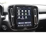 Volvo XC40 B4 211PK Plus Black Edition / Adaptive Cruise control / 360 Camera / Extra getint glas / 20'' velgen / Harman Kardon / Elektrisch verstelbare stoelen met geheugen / Stoel- en stuurverwarming / Elektrisch panorama schuifdak / Trekhaak elektrisch uitklapbaar