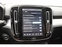Volvo XC40 B4 211PK Plus Black Edition / Adaptive Cruise control / 360 Camera / Extra getint glas / 20'' velgen / Harman Kardon / Elektrisch verstelbare stoelen met geheugen / Stoel- en stuurverwarming / Elektrisch panorama schuifdak / Trekhaak elektrisch uitklapbaar