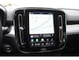 Volvo XC40 B4 211PK Plus Black Edition / Adaptive Cruise control / 360 Camera / Extra getint glas / 20'' velgen / Harman Kardon / Elektrisch verstelbare stoelen met geheugen / Stoel- en stuurverwarming / Elektrisch panorama schuifdak / Trekhaak elektrisch uitklapbaar