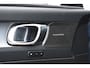 Volvo XC40 B4 211PK Plus Black Edition / Adaptive Cruise control / 360 Camera / Extra getint glas / 20'' velgen / Harman Kardon / Elektrisch verstelbare stoelen met geheugen / Stoel- en stuurverwarming / Elektrisch panorama schuifdak / Trekhaak elektrisch uitklapbaar