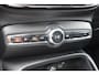 Volvo XC40 B4 211PK Plus Black Edition / Adaptive Cruise control / 360 Camera / Extra getint glas / 20'' velgen / Harman Kardon / Elektrisch verstelbare stoelen met geheugen / Stoel- en stuurverwarming / Elektrisch panorama schuifdak / Trekhaak elektrisch uitklapbaar