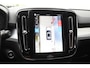 Volvo XC40 B4 211PK Plus Black Edition / Adaptive Cruise control / 360 Camera / Extra getint glas / 20'' velgen / Harman Kardon / Elektrisch verstelbare stoelen met geheugen / Stoel- en stuurverwarming / Elektrisch panorama schuifdak / Trekhaak elektrisch uitklapbaar