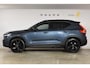 Volvo XC40 B4 211PK Plus Black Edition / Adaptive Cruise control / 360 Camera / Extra getint glas / 20'' velgen / Harman Kardon / Elektrisch verstelbare stoelen met geheugen / Stoel- en stuurverwarming / Elektrisch panorama schuifdak / Trekhaak elektrisch uitklapbaar