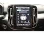 Volvo XC40 B4 211PK Plus Black Edition / Adaptive Cruise control / 360 Camera / Extra getint glas / 20'' velgen / Harman Kardon / Elektrisch verstelbare stoelen met geheugen / Stoel- en stuurverwarming / Elektrisch panorama schuifdak / Trekhaak elektrisch uitklapbaar