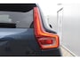 Volvo XC40 B4 211PK Plus Black Edition / Adaptive Cruise control / 360 Camera / Extra getint glas / 20'' velgen / Harman Kardon / Elektrisch verstelbare stoelen met geheugen / Stoel- en stuurverwarming / Elektrisch panorama schuifdak / Trekhaak elektrisch uitklapbaar