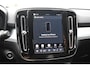 Volvo XC40 B4 211PK Plus Black Edition / Adaptive Cruise control / 360 Camera / Extra getint glas / 20'' velgen / Harman Kardon / Elektrisch verstelbare stoelen met geheugen / Stoel- en stuurverwarming / Elektrisch panorama schuifdak / Trekhaak elektrisch uitklapbaar