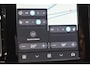 Volvo XC40 B4 211PK Plus Black Edition / Adaptive Cruise control / 360 Camera / Extra getint glas / 20'' velgen / Harman Kardon / Elektrisch verstelbare stoelen met geheugen / Stoel- en stuurverwarming / Elektrisch panorama schuifdak / Trekhaak elektrisch uitklapbaar
