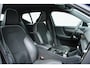 Volvo XC40 T3 R-Design | Kunstlederen/Alcantara Bekleding | LED Koplampen |Verwarmde Voorstoelen | Navigatiesysteem full map + hard disk | Rijstrooksensor Met Correctie | File Assistent | Achteruitrij Assistent| Dodehoekdetectie Met Correctie |