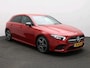 Mercedes-Benz A-klasse 180 AMG Nightpakket | Sfeerverlichting | Stoelverwarming | DAB | LED | Parkeerpakket met Camera | Inclusief 24 maanden Mercedes-Benz Certified garantie voor Europa.