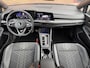 Volkswagen Golf 1.5 eTSI R-Line Business+ Trekhaak / Carpay / stoel-stuurverwarming / Camera