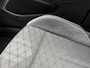 Volkswagen Golf 1.5 eTSI R-Line Business+ Trekhaak / Carpay / stoel-stuurverwarming / Camera