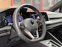 Volkswagen Golf 1.5 eTSI R-Line Business+ Trekhaak / Carpay / stoel-stuurverwarming / Camera