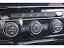 Volkswagen Golf 1.5 TSI Highline 130PK TREKHAAK | Airco (automatisch) | Bots waarschuwing systeem | Hill hold functie