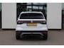 Volkswagen T-Cross 1.0 TSI Style 115PK / 85kW, LED koplampen, dodehoekdetectie (Side Assist), active info display, adaptieve cruise control (ACC), Winter Pakket (Verwarmbare voorstoelen), Apple Carplay & Android Auto, 18" LMV, privacy glas, navigatie, elektrisch verstel- en verwarmbare buitenspiegels, 2-zone climatronic, DAB+, parkeersensoren voor en achter (PDC) etc.